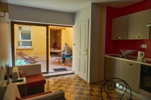 The Arcades The Golden Lion - Room Types and Decor