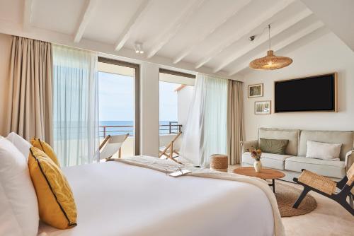 The Brown Rocks - Room Options and Amenities