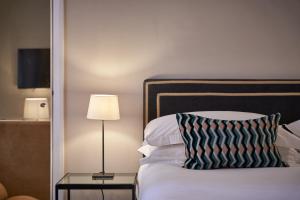The Capital Hotel, Apartments & Townhouse - Dining and Amenities