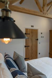 The Chequers at Burcot - Room Features and Amenities