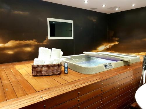 The Exhibitionist Hotel - Guest Experiences