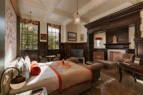 The LaLit London - Amenities and Services