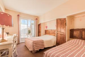 The Manor of Antiquity - Available Amenities and Services