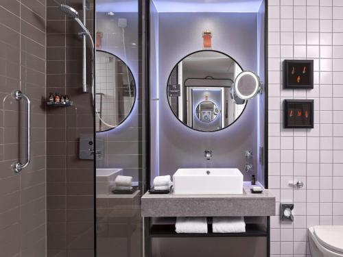 The Trafalgar St. James, London Curio Collection by Hilton - Rooms and Suites
