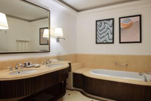 The Westin Dubai Mina Seyahi Beach Resort and Waterpark - Additional Services and Activities