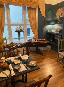 The White House Hotel - Nearby Attractions