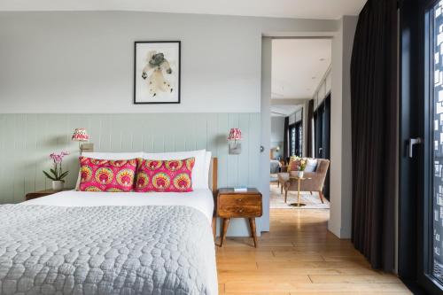 Town Hall Hotel - Shoreditch - Facilities and Amenities