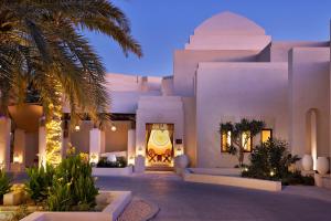 Al Wathba, a Luxury Collection Desert Resort & Spa, Abu Dhabi - Dining Experiences