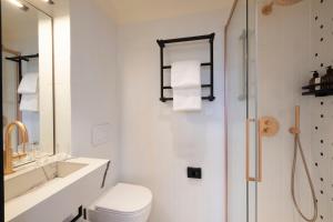 Alberte Hotel - Transportation and Access