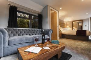 Aphrodites Group - Guest Ratings and Feedback