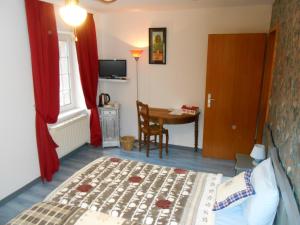 At the Castle's Fief - How To Book Your Stay