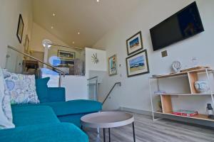 Beach Hut Suites - Dining Options