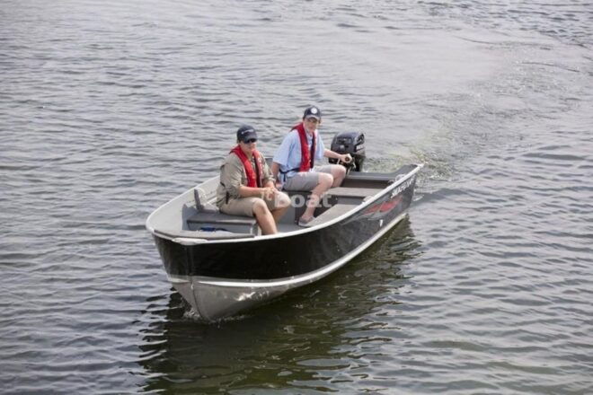 Belle River: StarCraft 14′ DLX Fishing Boat Rental - Fishing Experience
