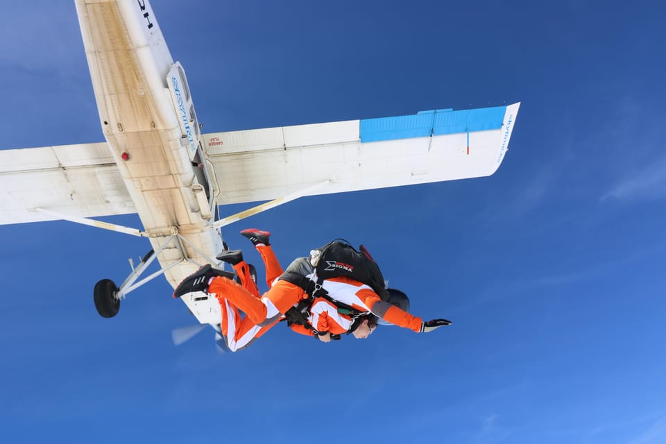Best Skydiving Close to Brno and Olomouc - Safety and Health Requirements