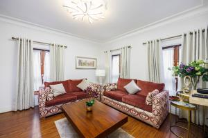 CARLTON COURT - MAYFAIR - Booking Information