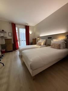 Castel Fleuri - Nearby Attractions