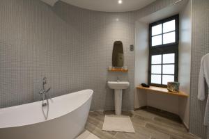 Château De Bernesq - Dining Options