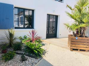 Cloister of Aigrettes, Cottages at La Cotinière - Booking Information