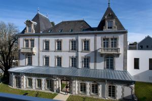DOMITYS - Douaud House Manor - Location and Accessibility