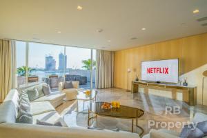 FIVE Palm Beach Villa - Three Floors, Private Pool, Jacuzzi - Policies and Accessibility