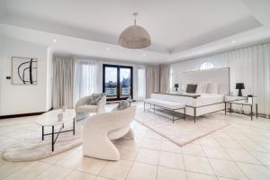 Frond D, Beach Front Villa, Palm Jumeirah - Mint Stay - Questions About Staying Here