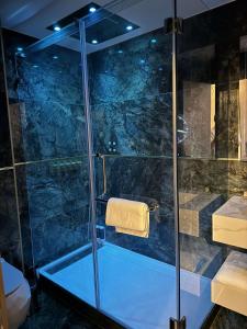 Honey Glow - Outdoor Spaces and Relaxation