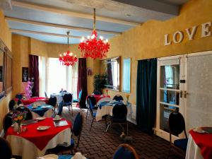 Hotel Babylon - Booking Information