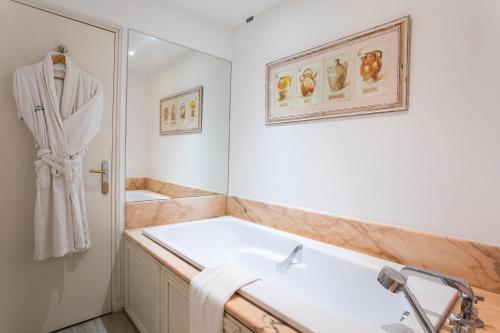 Hotel Le Verger Maelvi - How To Book Your Stay