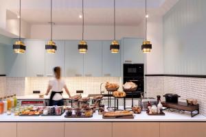 Hotel Louvre Montana - Nearby Attractions