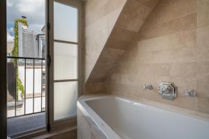 Hotel Saint-Louis on the Isle - Notre-Dame - Nearby Attractions