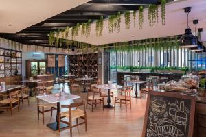 JA Ocean View Hotel, Jumeirah Beach Dubai - Amenities and Services