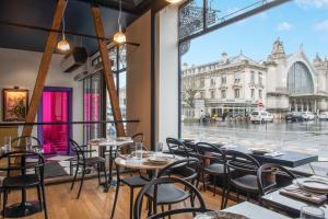 LABE Hotel Tours Centre Station - Location and Nearby Attractions