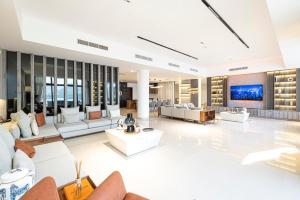 Luxury Villa 8 BR Sea and Mountain View With Infinity Pool - Al Dana Island Fujairah - Nearby Attractions