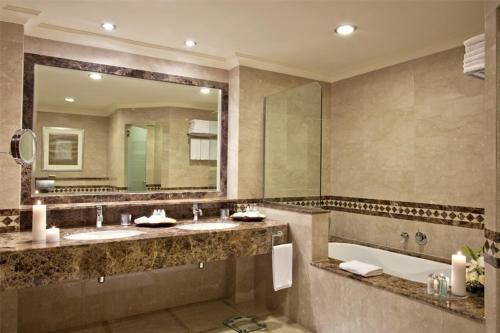 Miramar Al Aqah Beach Resort - Questions About Staying Here