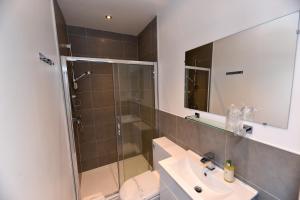 Phoenix Court Hotel - Guest Experiences and Ratings