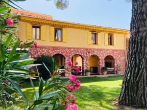 The Arcades The Golden Lion - Dining Options and Breakfast