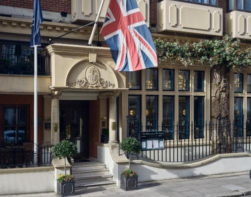 The Capital Hotel, Apartments & Townhouse - Location Highlights
