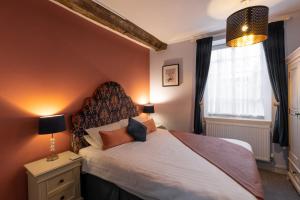 The Old Vicarage Hotel & Restaurant - Amenities and Services