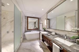 The Ritz-Carlton, Dubai - Questions About Staying Here