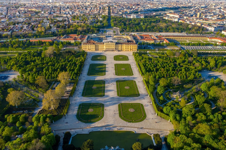 Transfer From Prague to Vienna With 2h for Sightseeing - Vehicle Options and Capacity