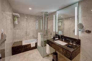 Vintage Grand Hotel - Formerly Ghaya Grand Hotel - Amenities and Services