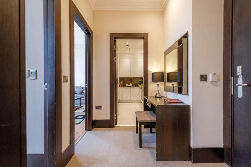 130 Queens Gate Apartments - Booking Information