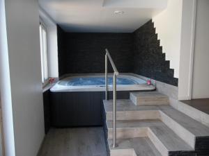 Chante Grelet - Dining Options