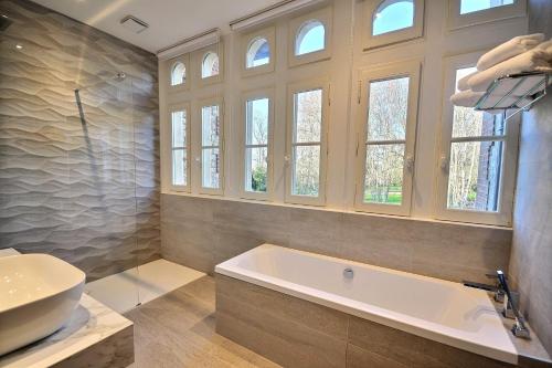 Château De La Bribourdière - Booking Information