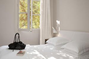 Dauphine House - How To Book Your Stay