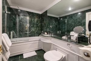 Dukes London - Unique Features and Amenities