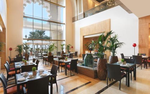 Fairmont The Palm - Questions About Staying Here