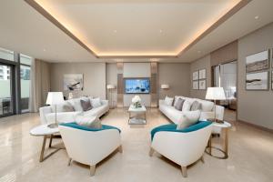 FIVE LUXE - Dining Options and Culinary Delights
