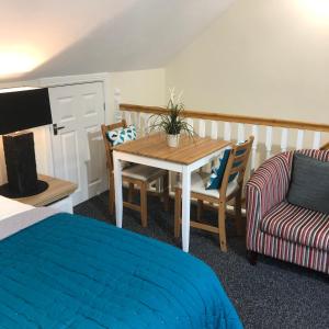 Holcombe House - Facilities Offered