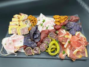 Hotel Au Feu De Bois Wine Bar the 1605 - Activities and Nearby Attractions